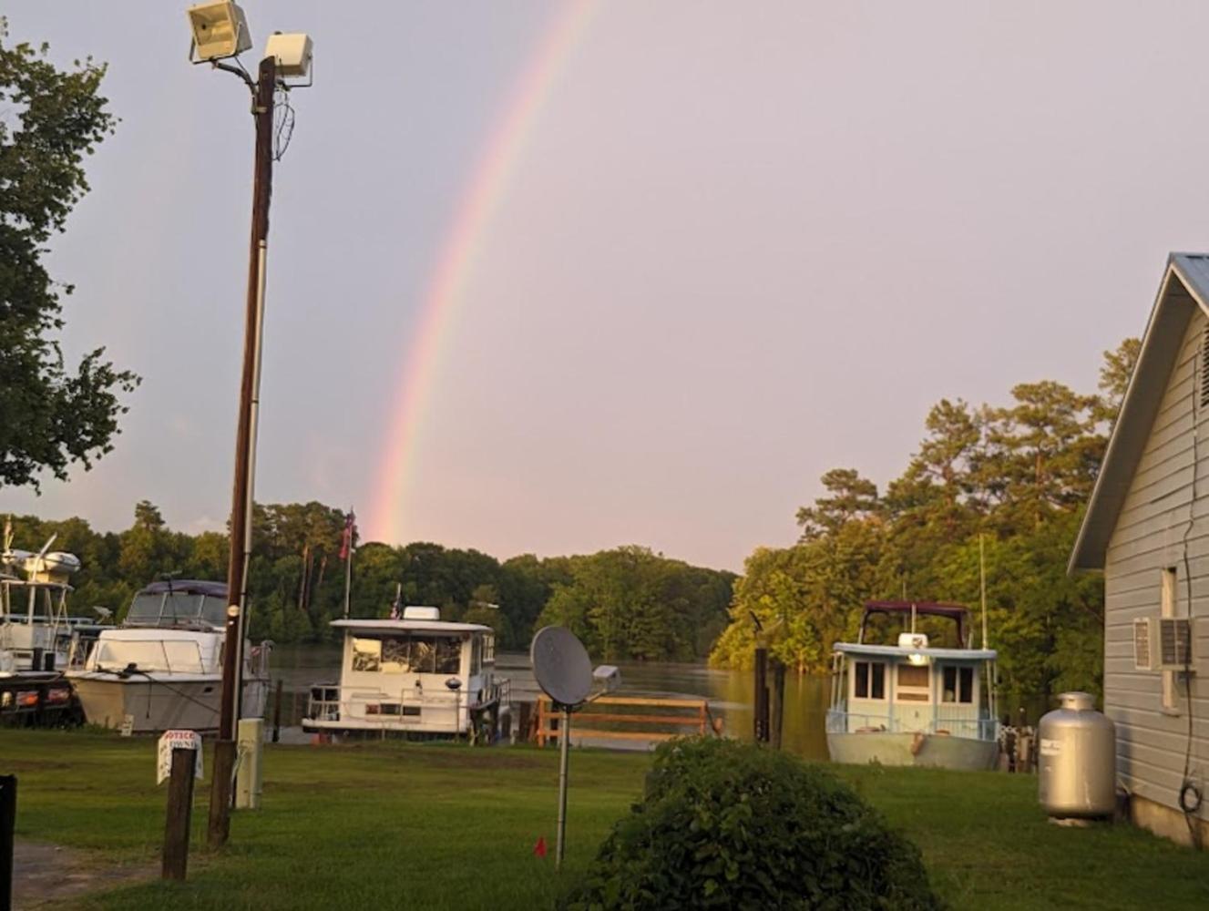 Bells Marina & Fishing Resort - Santee Lake Marion By I95 - Family Adventure, Pets On Request! Eutawville エクステリア 写真